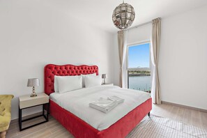 2 bedrooms, desk, iron/ironing board, WiFi