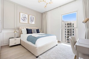 1 bedroom, desk, WiFi, bed sheets - Silkhaus 1BDR in Water's Edge | Canal View In Yas (Abu Dhabi)
