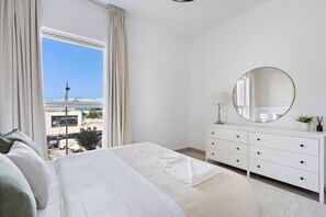 2 habitaciones, escritorio, tabla de planchar con plancha y wifi