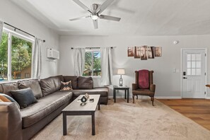 Cabin, Mountain View | Living area