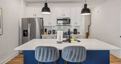 3BR Townhouse Mins to Uptown Charlotte