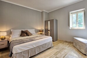 2 bedrooms, travel crib, free WiFi