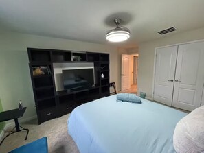 3 室のベッドルーム、デスク、アイロン / アイロン台、WiFi (無料)