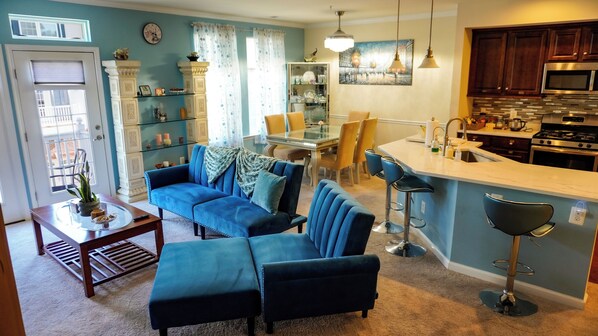 スマートテレビ、DVD プレーヤー、書庫、ミュージックライブラリ