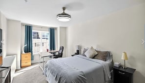 3 bedrooms, desk, iron/ironing board, free WiFi