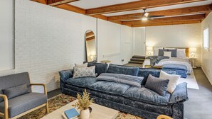 Room - From the Square to Ole Miss: Historic Oxford Home (Oxford)