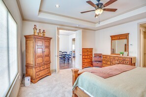 4 bedrooms, Internet, bed sheets - Private Hot Tub & Patio: Golf Retreat in Canyon! (Canyon)