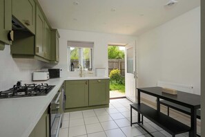 Coffee/tea maker, fridge, microwave, oven