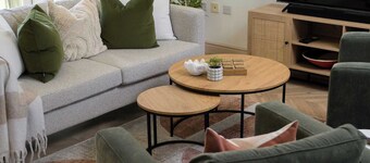 Modern Home on Edge of Cotswolds, Private Parking