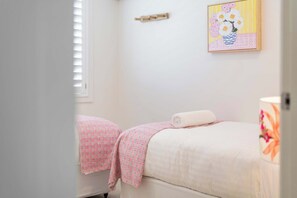 3 bedrooms, desk, iron/ironing board, WiFi