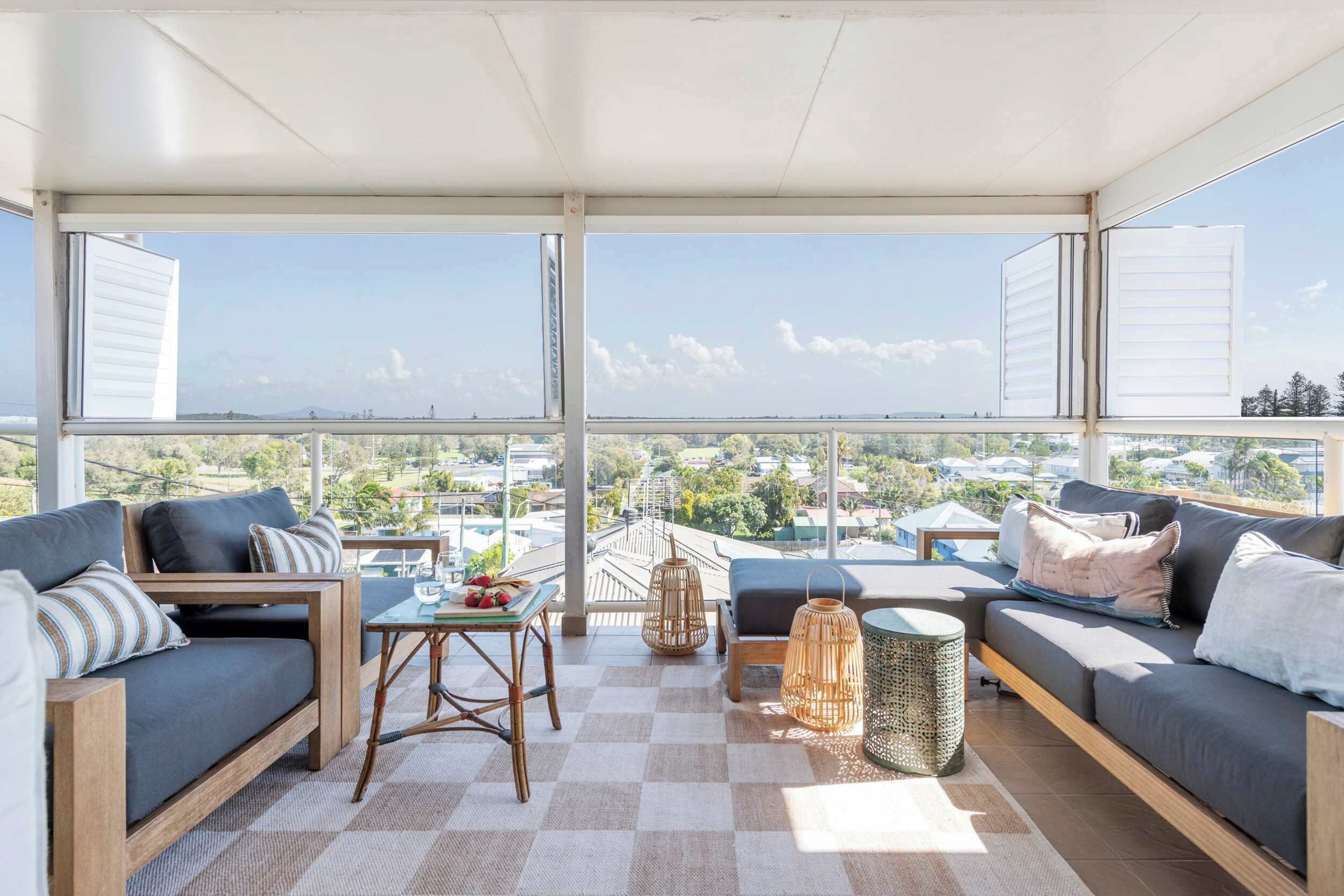 Fernseher, Bücher, Arbeitsbereiche