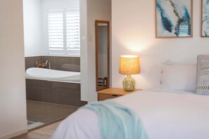 2 habitaciones, escritorio, tabla de planchar con plancha y wifi 