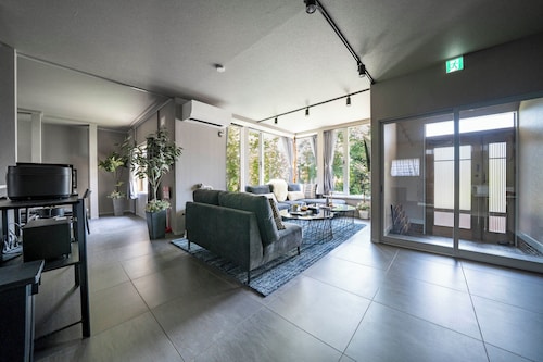 GROUNDBLOOM YIG STAY