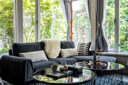 GROUNDBLOOM YIG STAY