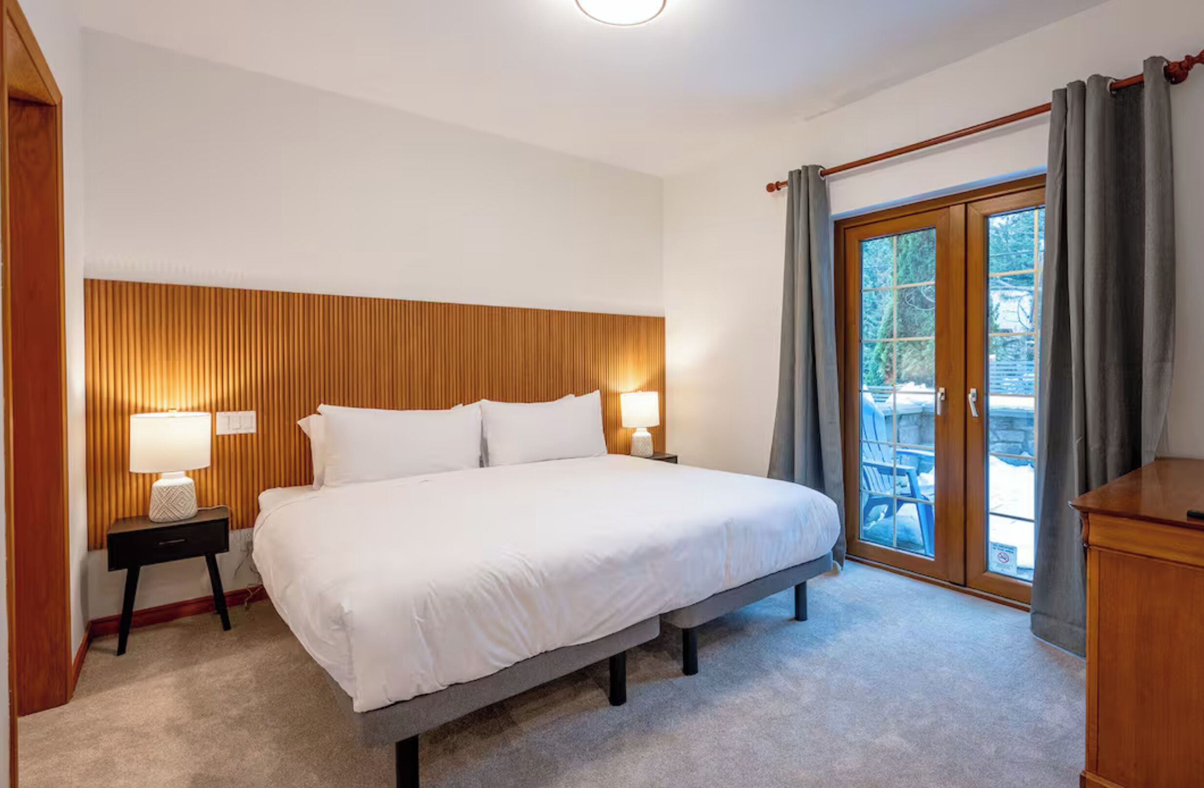 8 bedrooms, iron/ironing board, WiFi, bed sheets