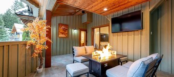  Luxury Chalet 8BR with Hot Tub in Whistler