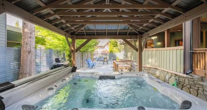Luxury Chalet 8BR with Hot Tub in Whistler