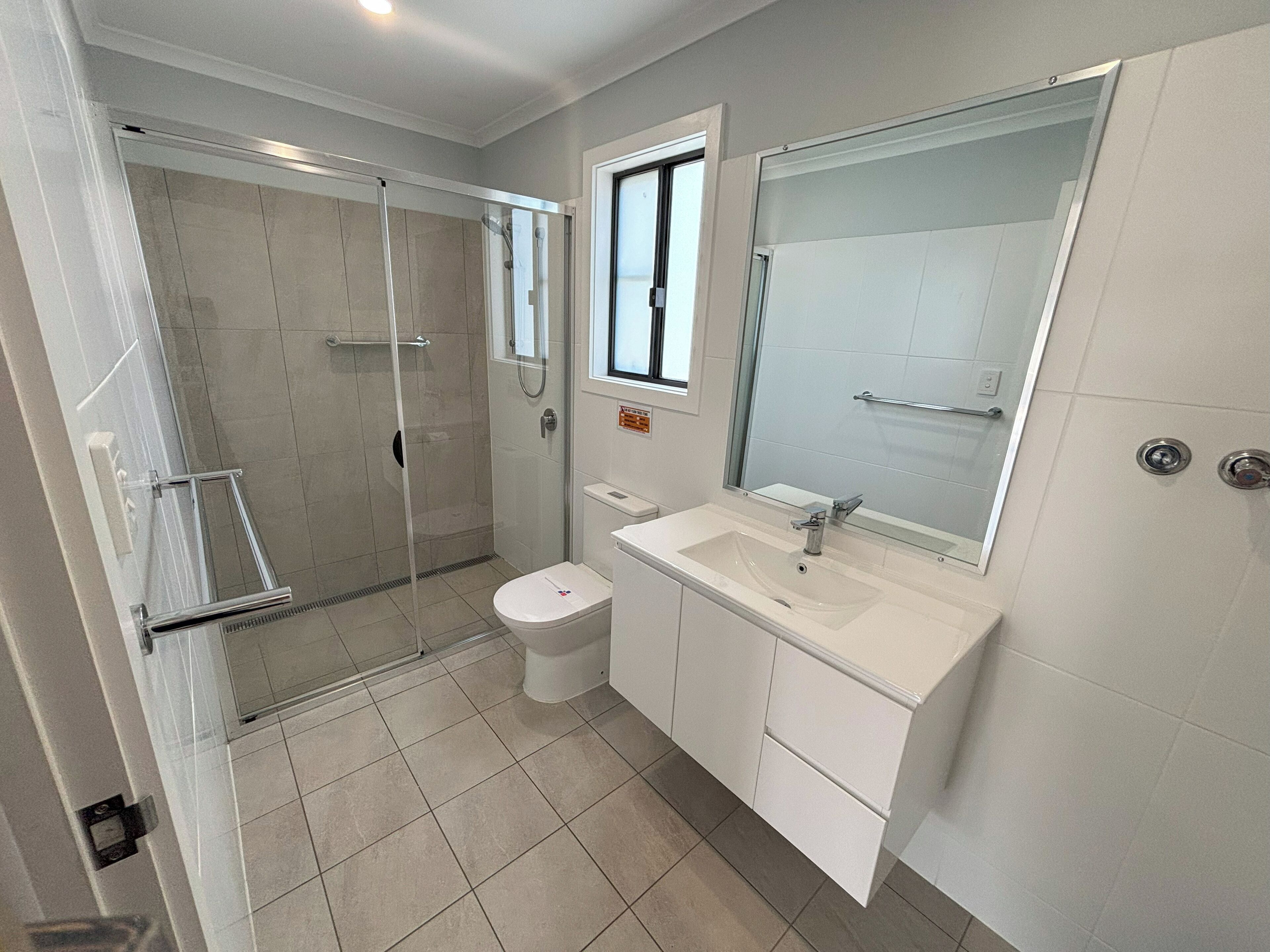 Deluxe Studio | Bathroom | Shower, free toiletries, towels, toilet paper