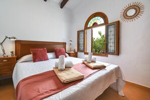 4 chambres, fer et planche à repasser, Wi-Fi, literie fournie