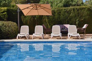 Unclassified image, 3 of 14, button