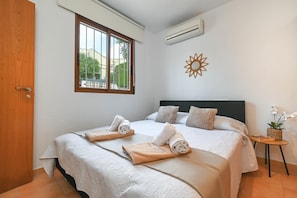2 bedrooms, iron/ironing board, WiFi, bed sheets
