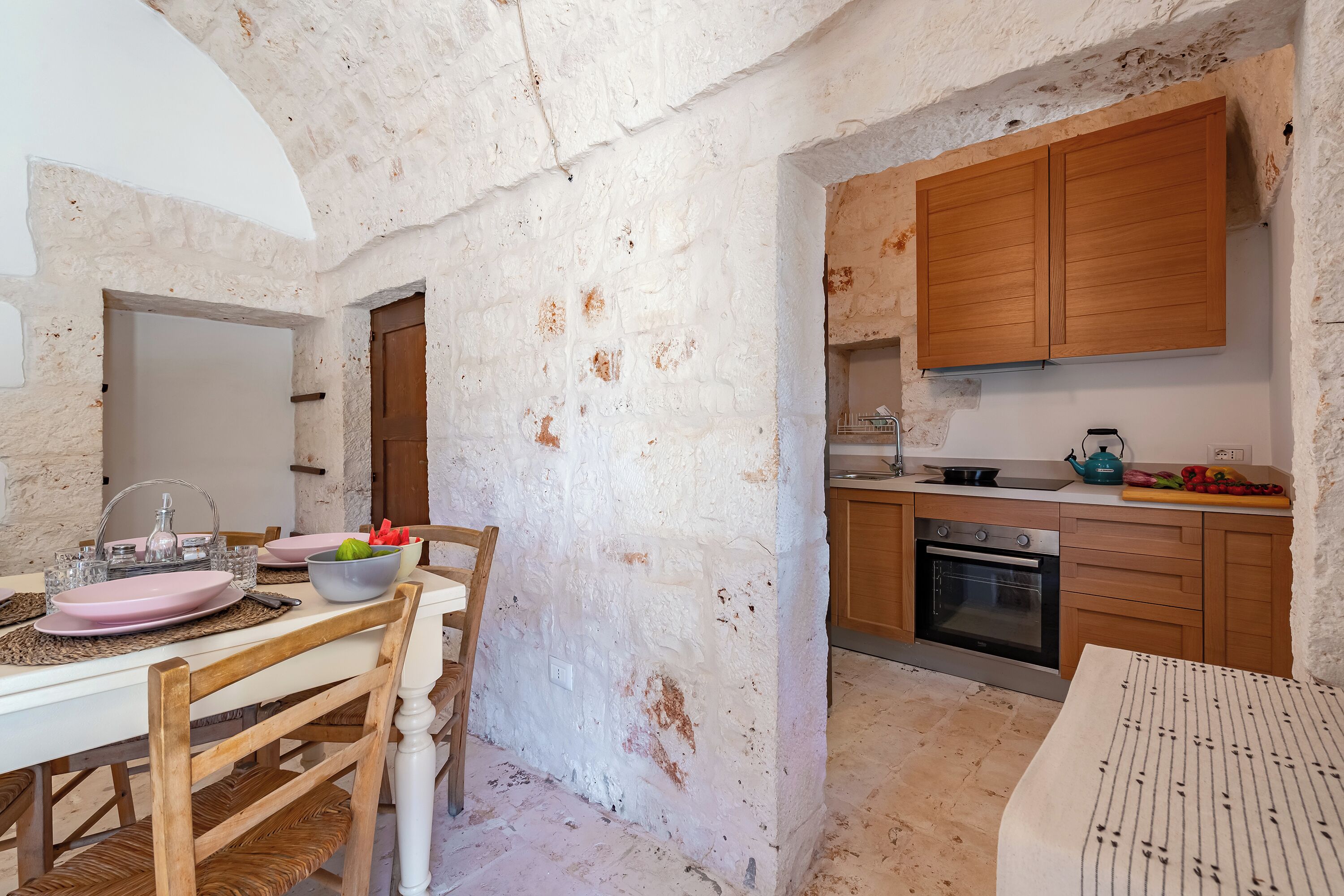 Familie villa, meerdere slaapkamers, 2 badkamers, uitzicht op gebergte (Lamia Terra) | Privékeuken | Een koelkast, een oven, een kookplaat, een koffiezetapparaat/waterkoker