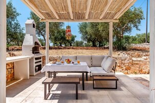 Vila família, 2 quartos, 2 banheiros, ao lado da montanha (Lamia Terra 2BR, Terrace & BBQ) | Opções para refeição ao ar livre