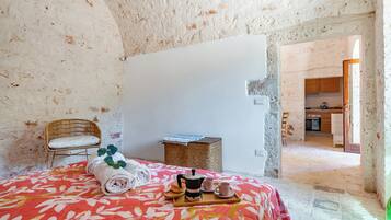 Familienvilla, Mehrere Schlafzimmer, 2 Bäder, Bergseite (Lamia Terra) | 2 Schlafzimmer, kostenloses WLAN, Bettwäsche