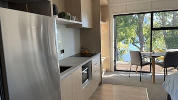 Studio Self-Contained Villa (Sleeps 2) | Private kitchen