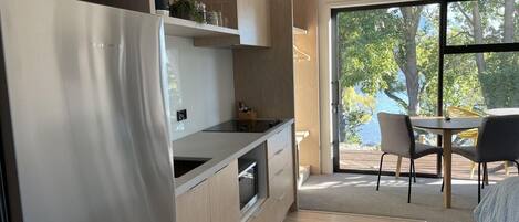 Studio Self-Contained Villa (Sleeps 2) | Private kitchen
