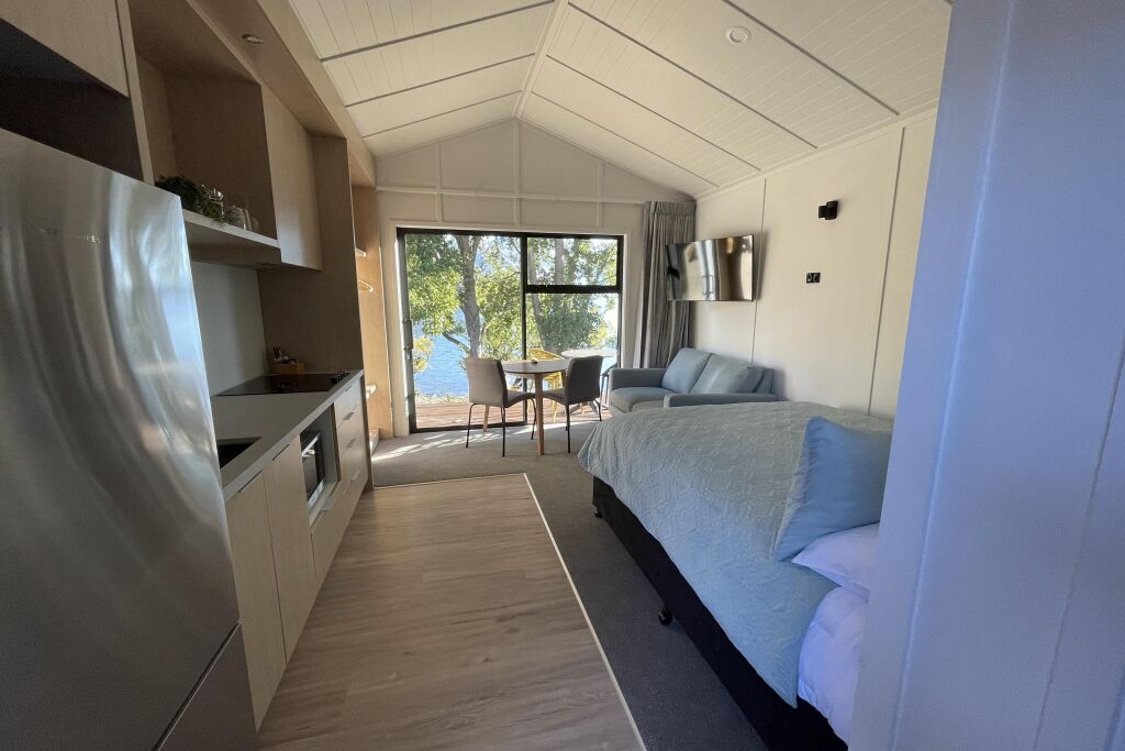 Studio Self-Contained Villa (Sleeps 2) | Free WiFi