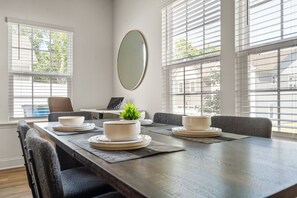 Townhome | Dining room - Luxe 3BR Townhouse to Uptown Charlotte (Charlotte)