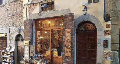 Appartamento Vasaria B: A graceful studio apartment located in the historic center of Arezzo, with Free WI-FI.