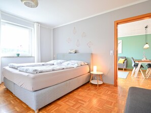 3 bedrooms, iron/ironing board, internet