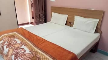 Basic Double Room | Free WiFi