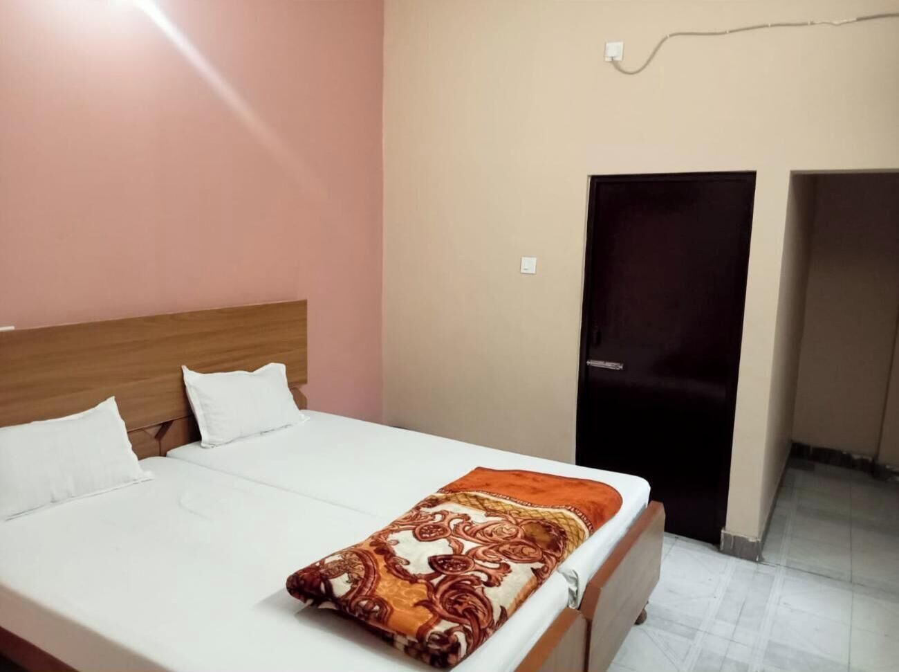 Habitación básica doble | Wifi gratis y ropa de cama 