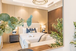 2 bedrooms, in-room safe, iron/ironing board, free WiFi