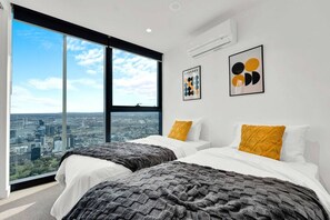 2 bedrooms, desk, iron/ironing board, WiFi