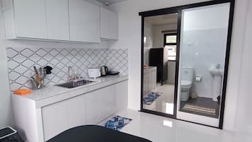 Deluxe Apartment, 1 Bedroom, Balcony, Mountain View | Private kitchen | Fridge, microwave, stovetop, cookware/dishes/utensils