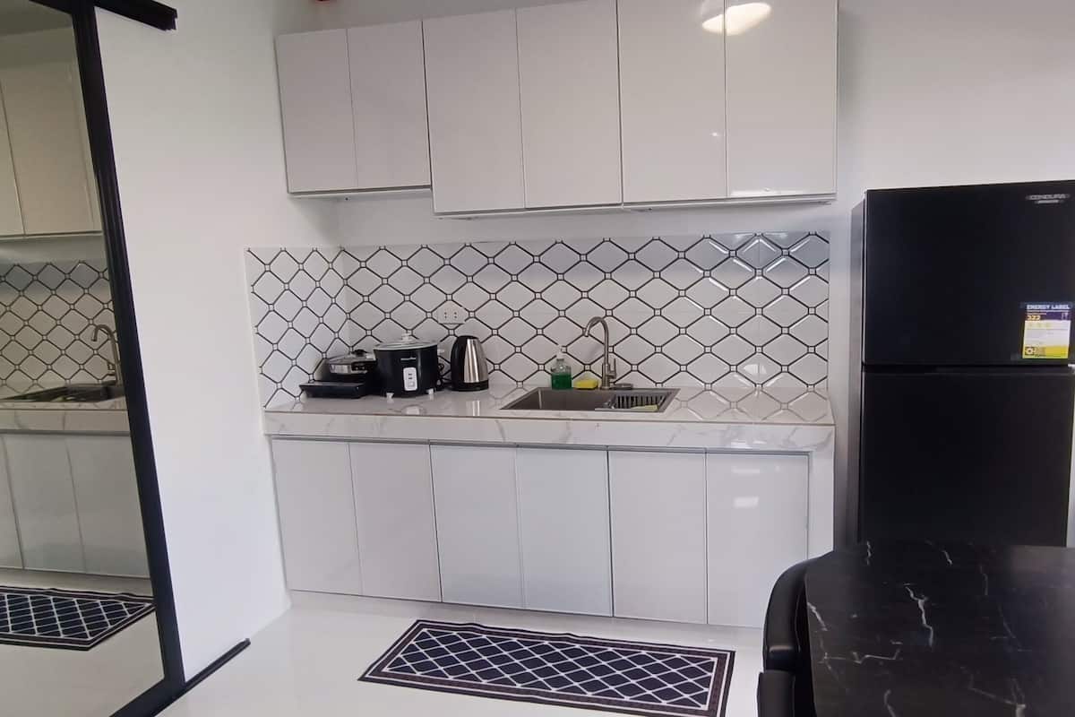 Fridge, microwave, stovetop, rice cooker