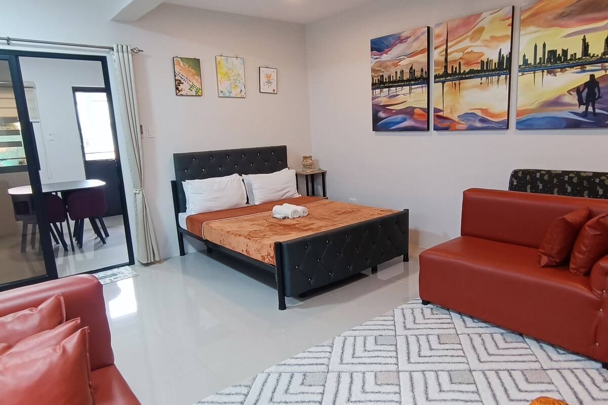 Deluxe Room, Balcony, Resort View | Living area