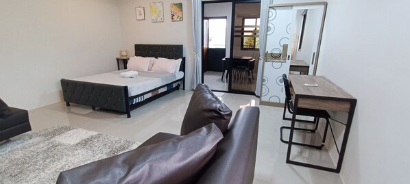 Deluxe Apartment, 1 Bedroom, Balcony, Mountain View