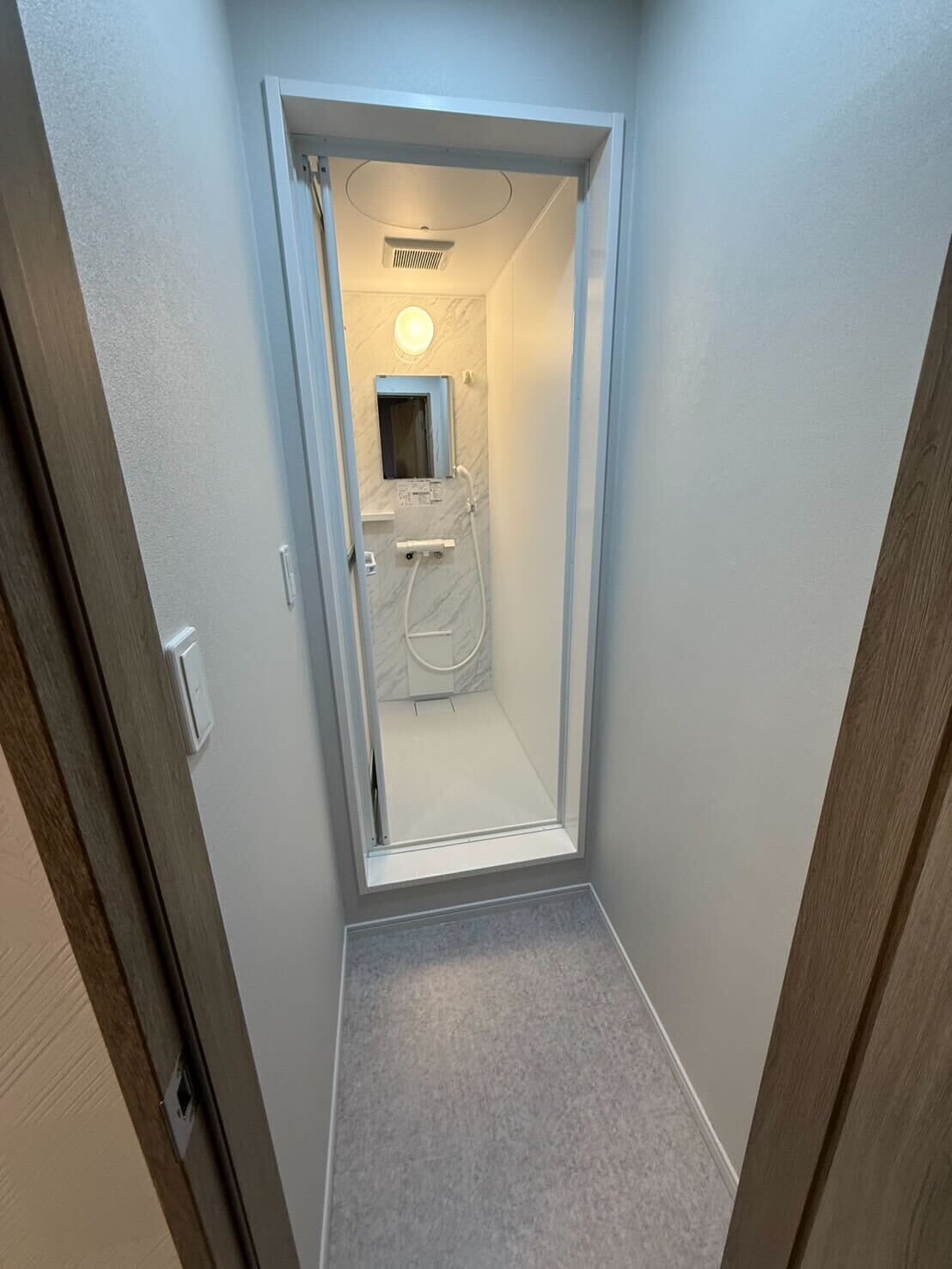 バスルームのシャワー