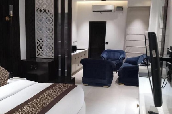 Basic Double Room | Premium bedding, WiFi (free), bed sheets