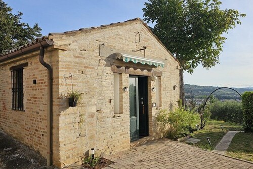 Comfortable Guesthouse in Scenic Italian Countryside