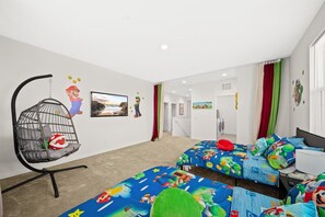 5 bedrooms, travel cot, WiFi