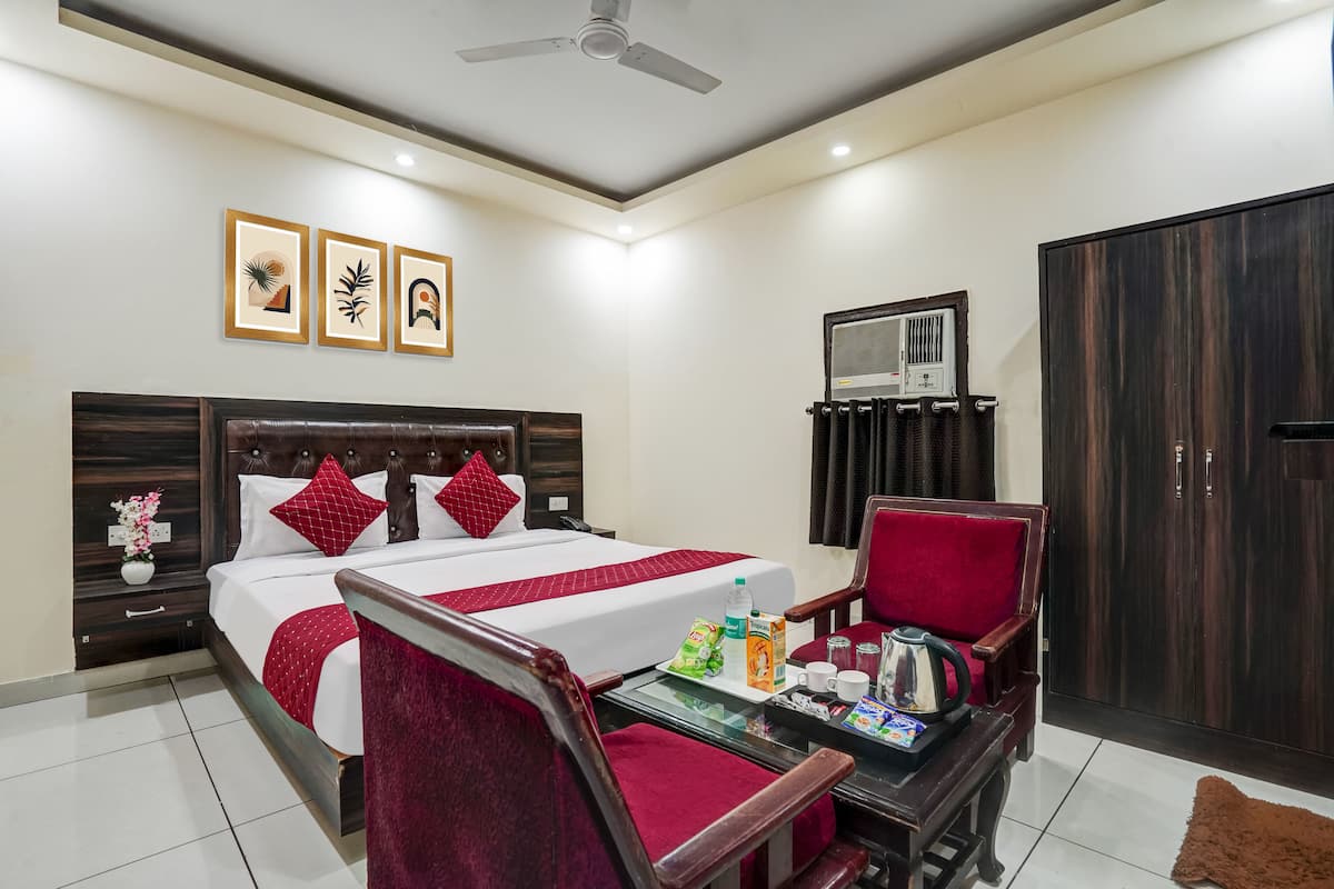 Premium bedding, memory-foam beds, desk, free WiFi