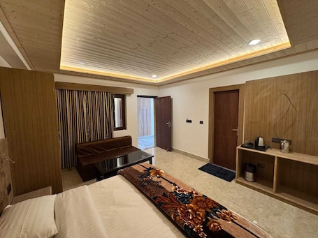 Deluxe Room, Mountain View | Desk, laptop workspace, free WiFi