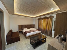 Deluxe Room, Mountain View | Desk, laptop workspace, free WiFi