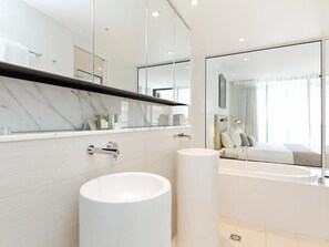 Douche, séchoir à cheveux